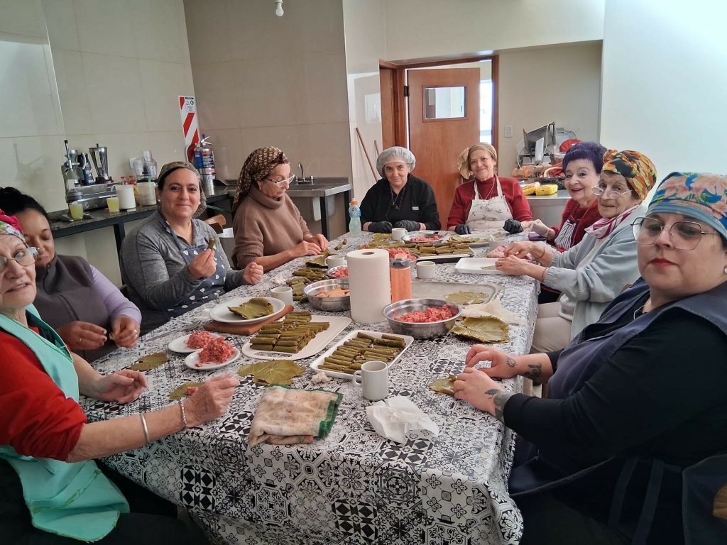 Feria de platos árabes en el Club Sirio Libanés