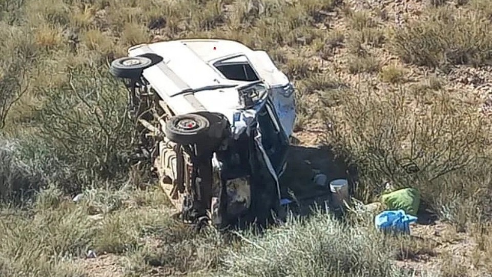 Un utilitario que venía a Mendoza volcó cerca de Algarrobo del Águila: tres heridos