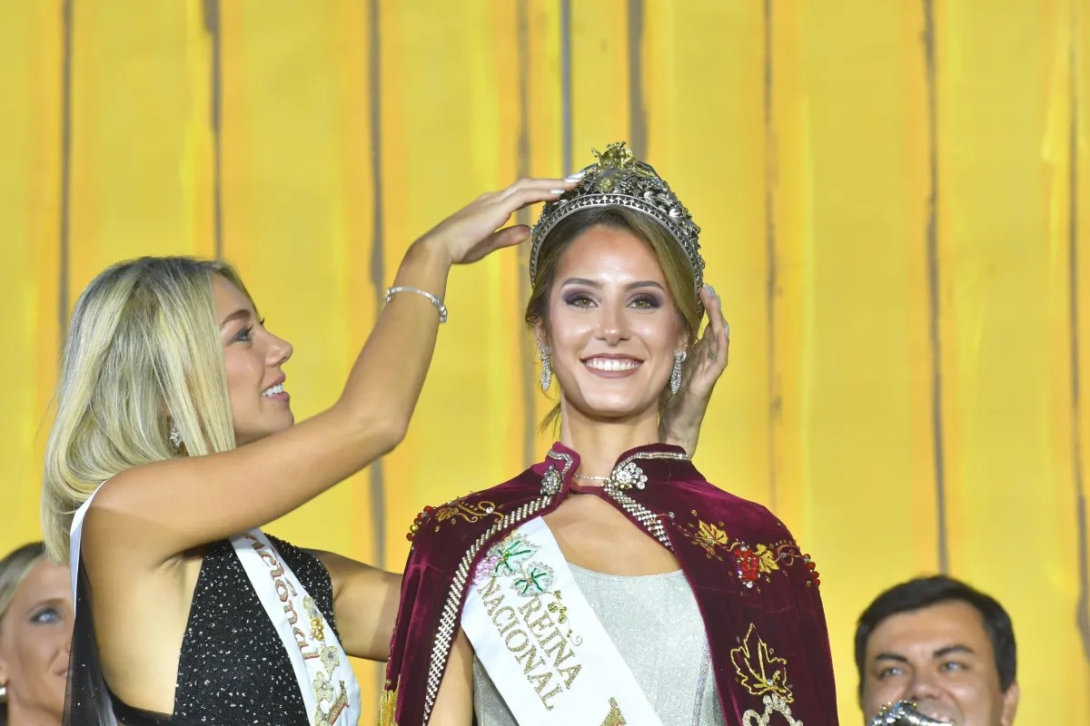 Alejandrina Funes, de Las Heras, es la flamante Reina Nacional de la Vendimia 2025