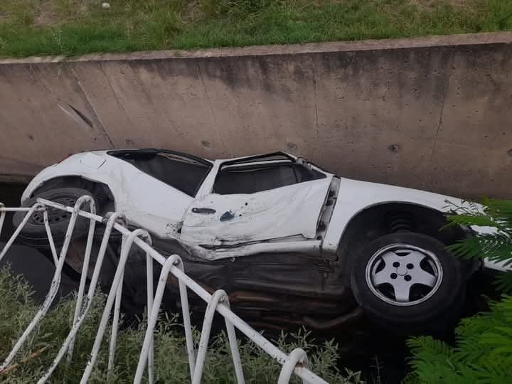 Policiales: Terminó en el Canal tras un siniestro en Tirasso y Tellez Meneses 