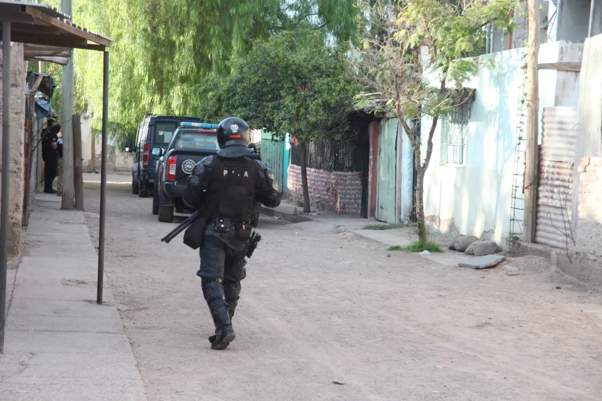 Secuestraron cocaína y hay una mujer detenida tras los allanamientos masivos 