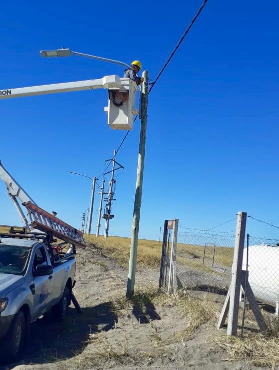 A 115 KM DE LA CIUDAD, EL MUNICIPIO AVANZA CON LAS NUEVAS LUCES LED EN “LOS PARLAMENTOS”