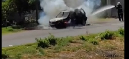 Policiales: Se incendio una camioneta en calle fleming 